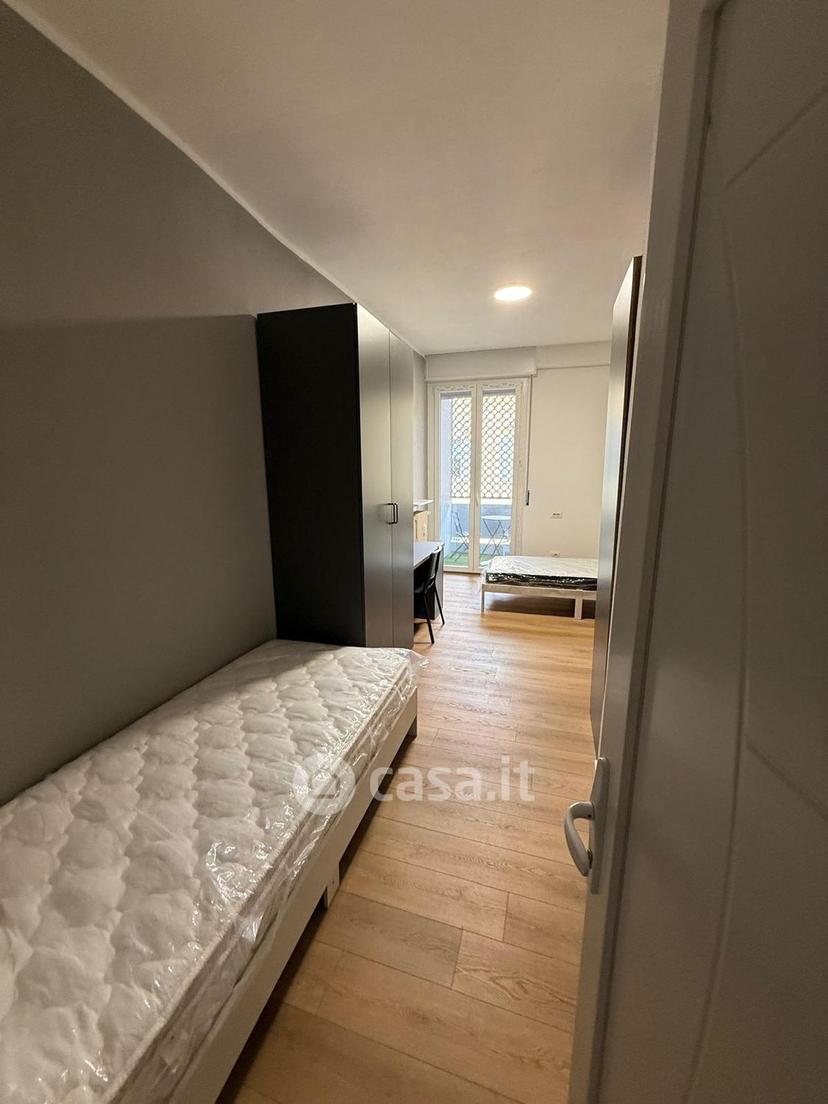 Stanza in Viale dei Mille 6 — foto 13 di 34