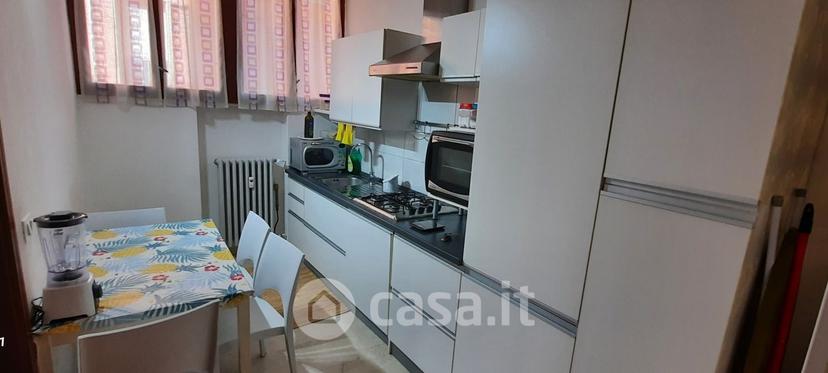 Stanza in Via Giacomo della Torre 2 — foto 10 di 15