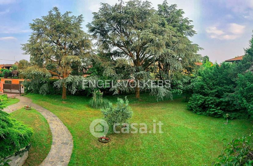 Villa in Via Caduti della Liberazione 32 — foto 25 di 35