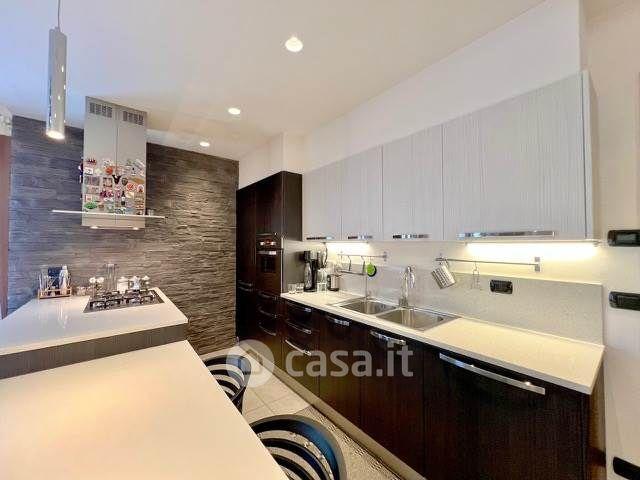 Quadrilocale in Via Bortolazzi 12 — foto 8 di 52