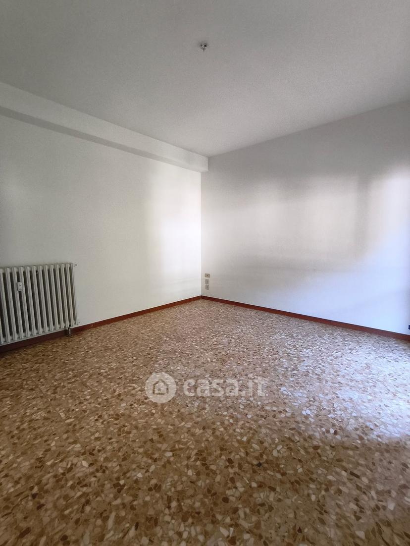 Trilocale in Via F. Petrarca — foto 4 di 25