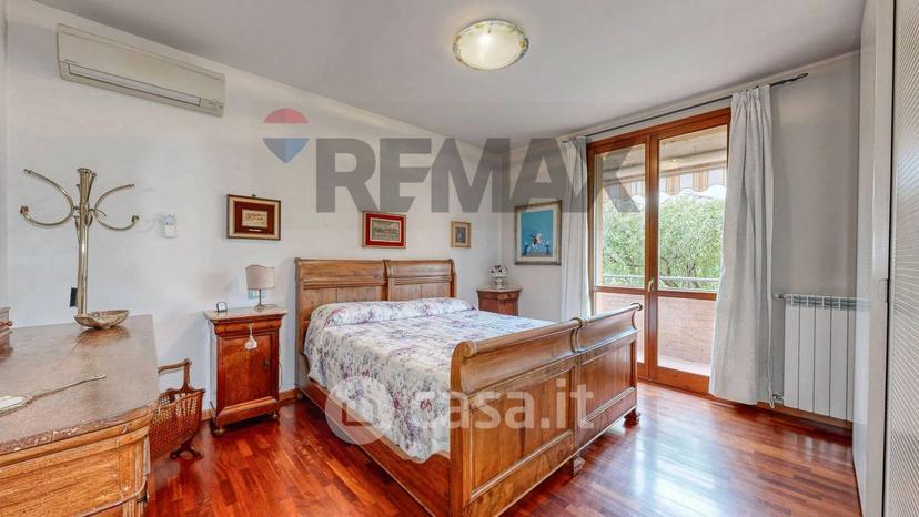 Villa in Via Fratelli Rosselli — foto 33 di 74