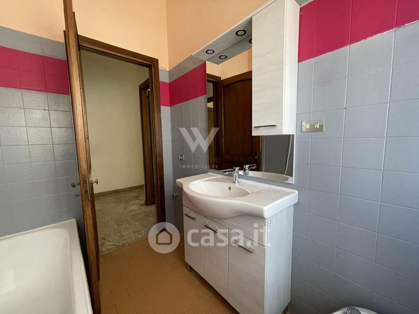 Stanza in Via Luigi d'Amato 17 — foto 18 di 21