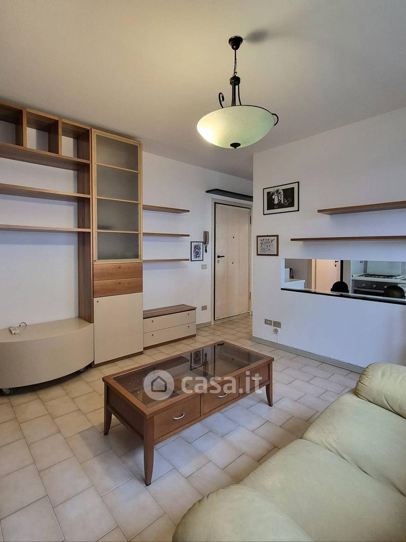 Bilocale in Via Vasco Zappaterra 36