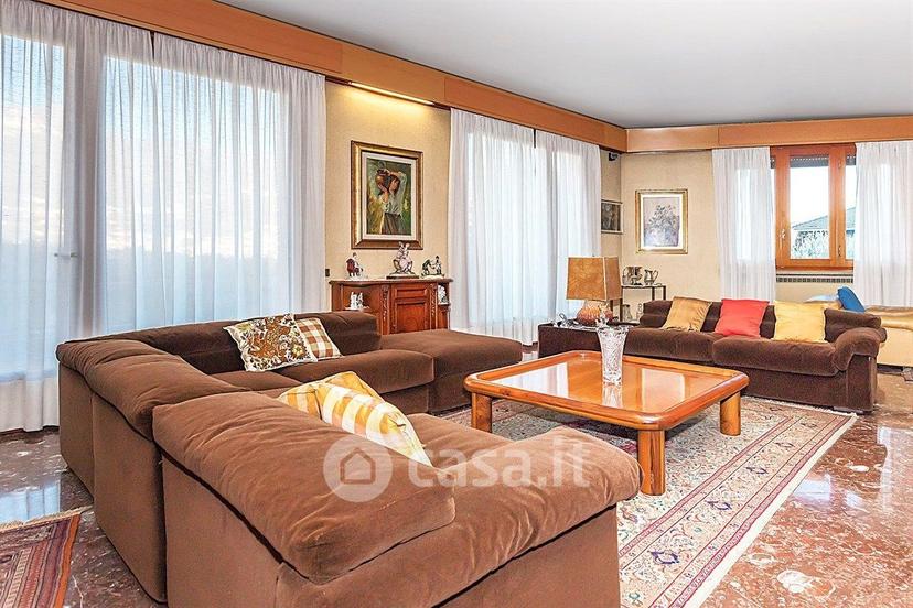 Villa in Via Spluga 32 — foto 32 di 38