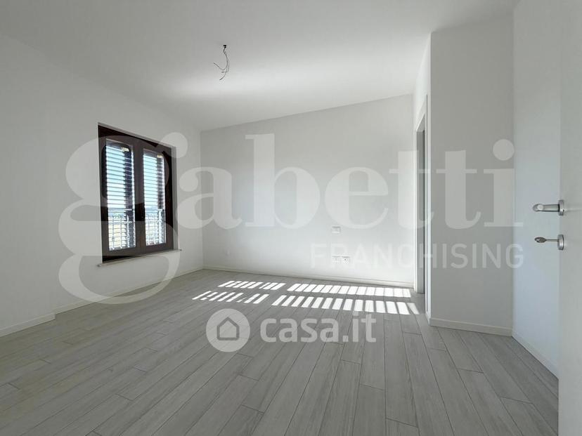 Trilocale in Via Ernesto Mestrallet 1 — foto 13 di 27