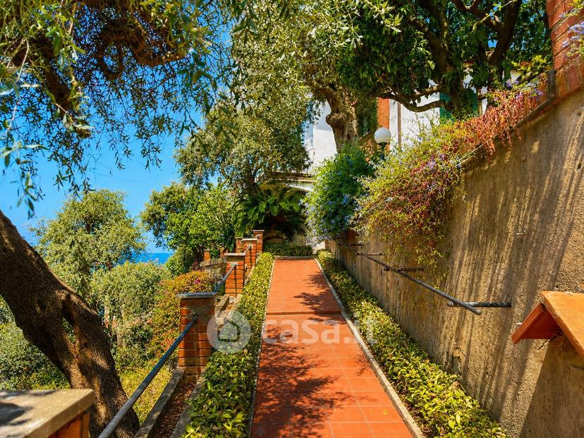 Villa in Via Giacomo Matteotti 13 — foto 6 di 45