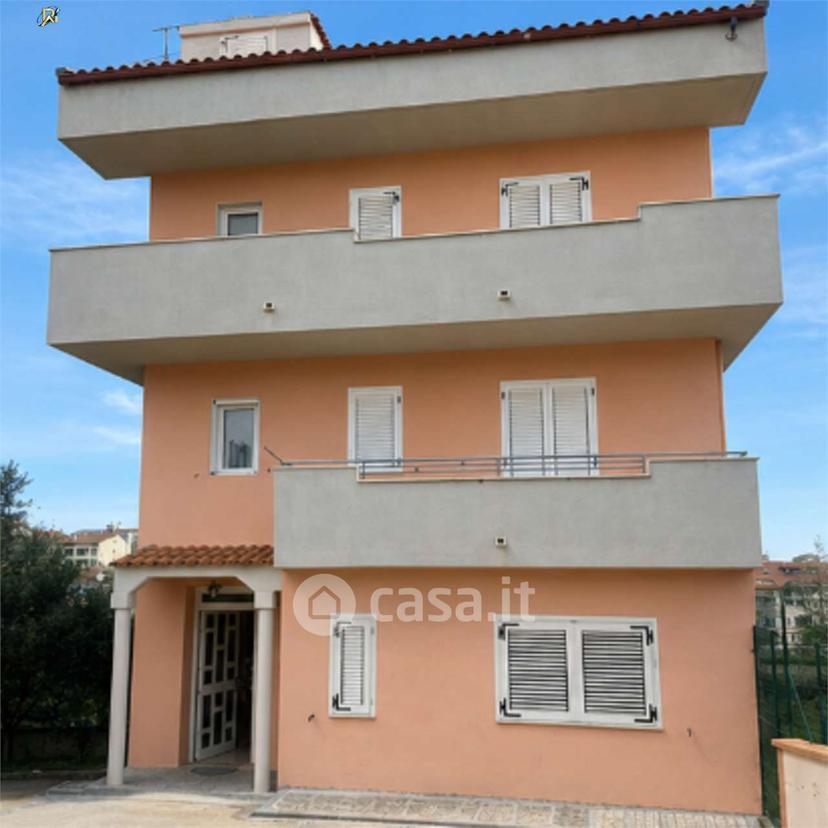Quadrilocale in Via Nicholas Green 105 — foto 18 di 34