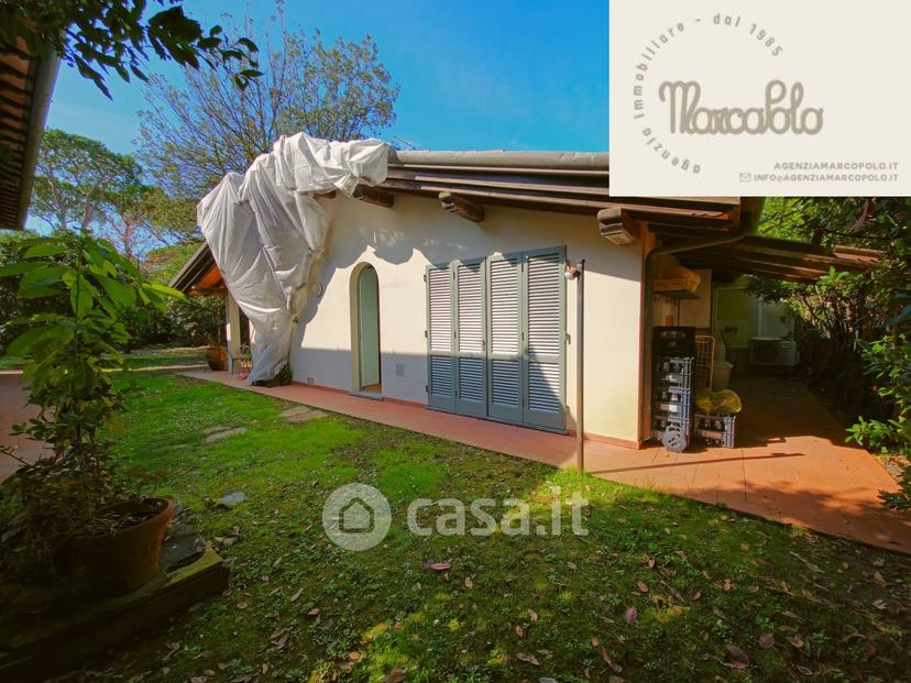 Villa in Via C. Cavour 1 — foto 4 di 30