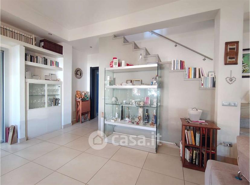 Villa in Corso Benedetto Cairoli 80 — foto 22 di 27