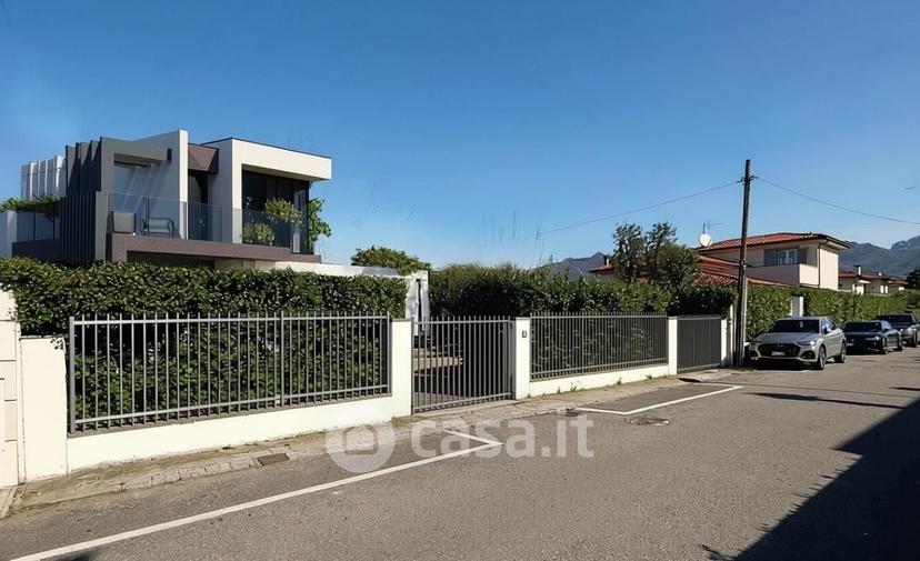 Villa in Via Piave 44 — foto 7 di 17