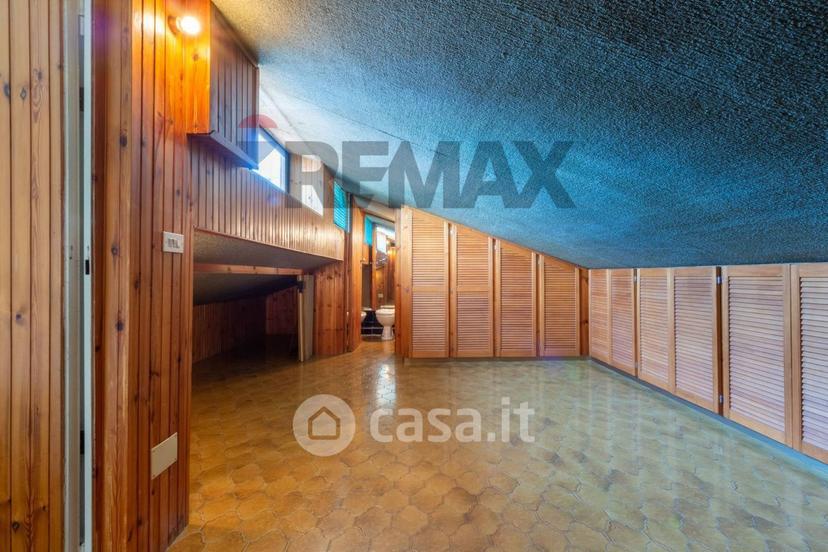 Villa in Via Bartolomeo Colleoni 10 — foto 25 di 46
