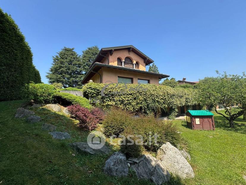 Villa in Via Cervino 1 — foto 10 di 25