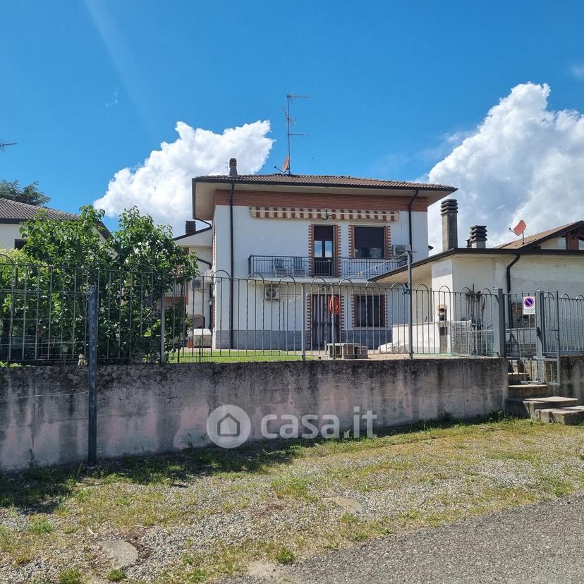 Villa in Via Ugo Foscolo 28 — foto 4 di 43