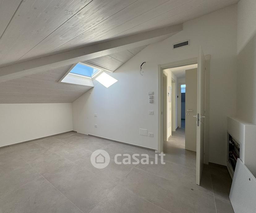 Quadrilocale in Via B. Cellini 168 — foto 2 di 14