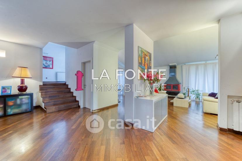 Villa in Via Lombardia — foto 22 di 29