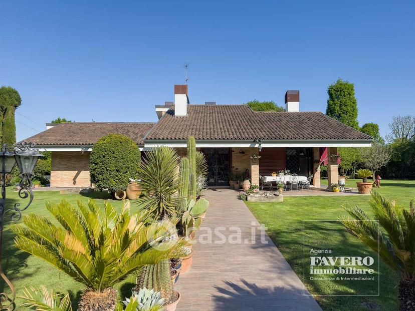 Villa in Piazza G. Marconi 28 — foto 30 di 54