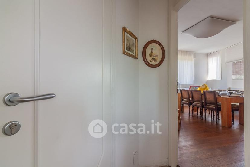 Villa in Via Como 19 — foto 23 di 32