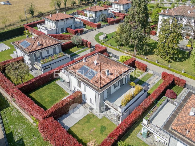 Villa in Via Filippo Corridoni — foto 21 di 21