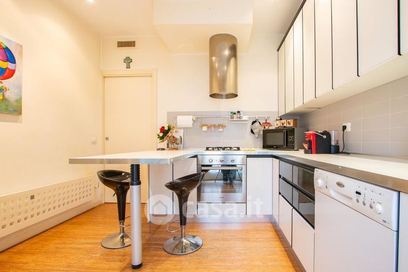 Trilocale in Via Fratelli Bronzetti 16 — foto 43 di 54