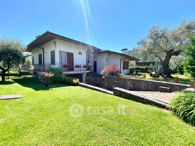 Villa in Via Carlo G. Battistoli — foto 28 di 37