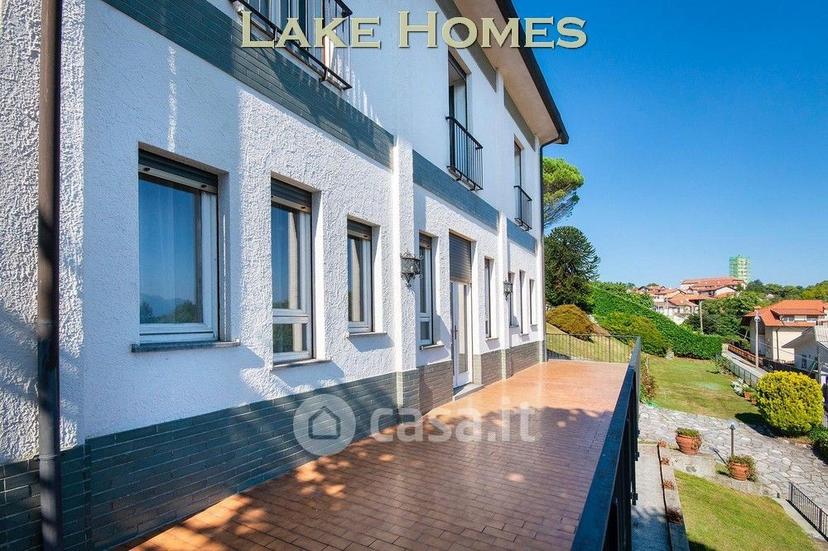 Villa in Via Per Lesa 19 — foto 2 di 39