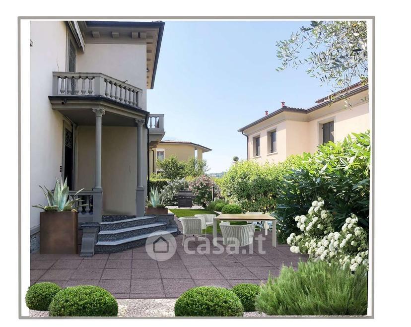 Villa in Via IV Novembre