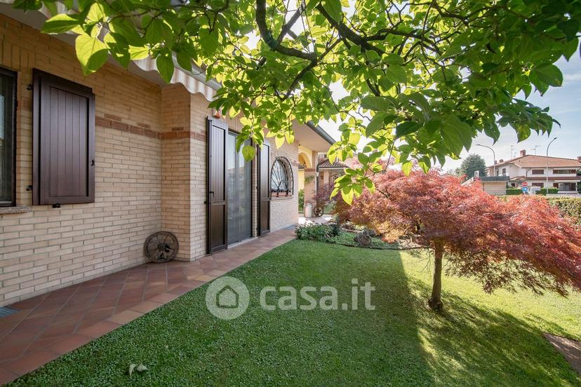 Villa in Via Sandro Pertini 21 — foto 66 di 83