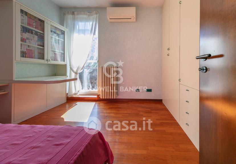 Villa in Via Martiri di Belfiore 4 — foto 32 di 39