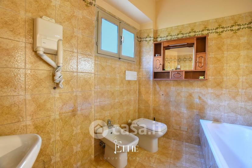 Villa in Via Novara 21 — foto 31 di 69