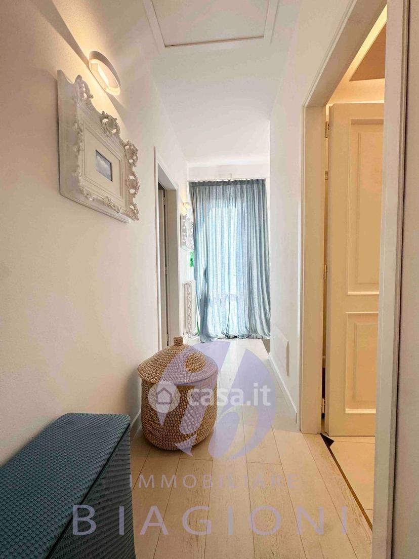 Villa in Via Vincenzo Bellini 5 — foto 4 di 28