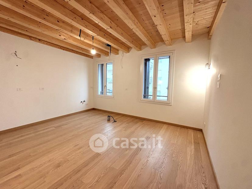 Appartamento in Via Beato Pellegrino — foto 11 di 26