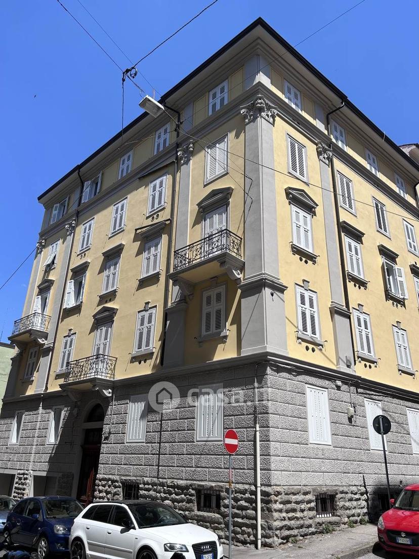 Bilocale in Via dei Mirti 6
