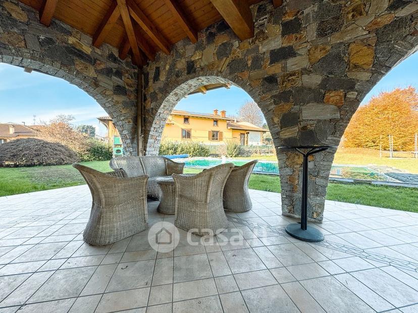Villa in Via C. Battisti 84 — foto 3 di 39