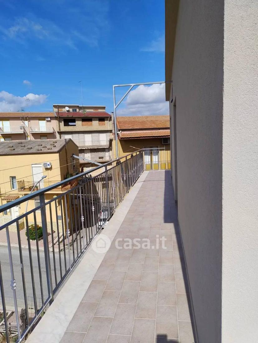 Trilocale in Via Lussemburgo — foto 3 di 18
