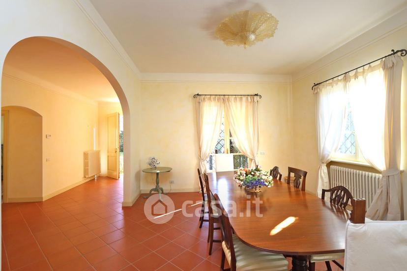Villa in Viale Alcide de Gasperi 2 — foto 11 di 34