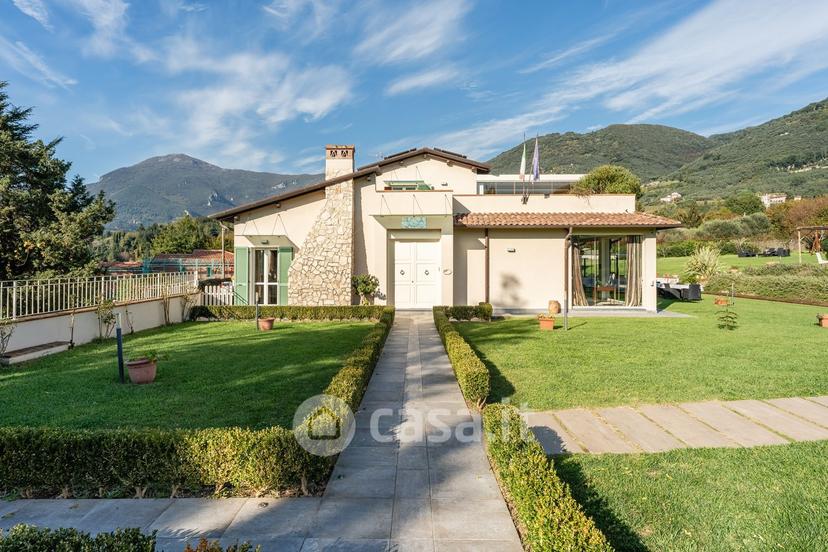 Villa in Via della Costa 72 — foto 3 di 39
