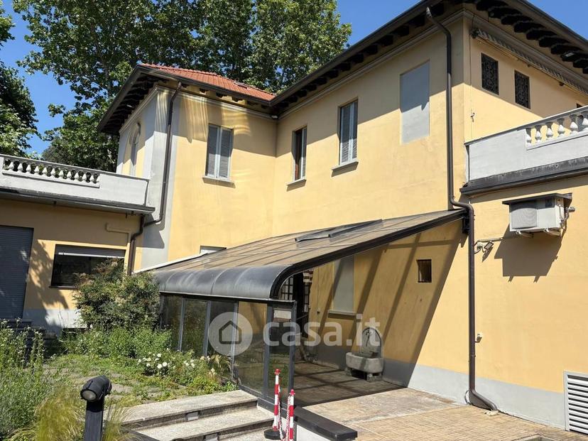 Villa in Via Vittorio Alfieri 2 — foto 20 di 78