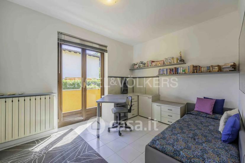 Villa in Via Sempione 177 — foto 26 di 32