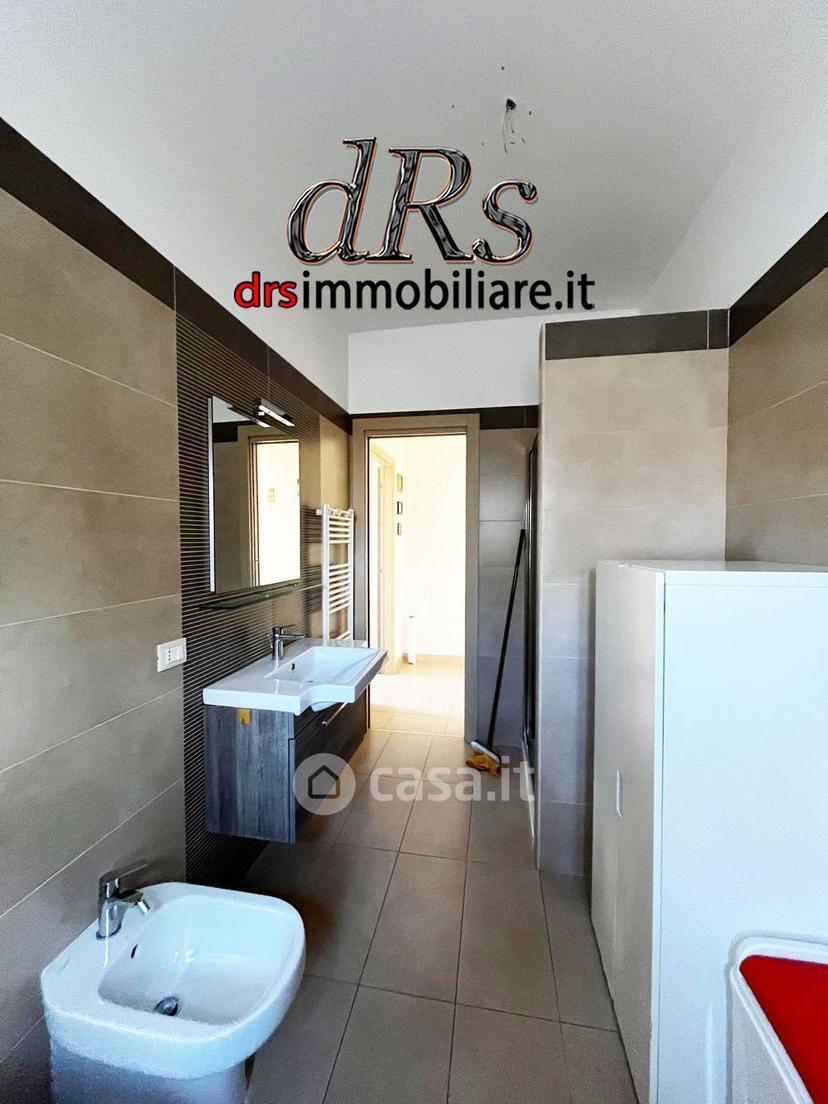 Quadrilocale in Via Umbria — foto 7 di 37