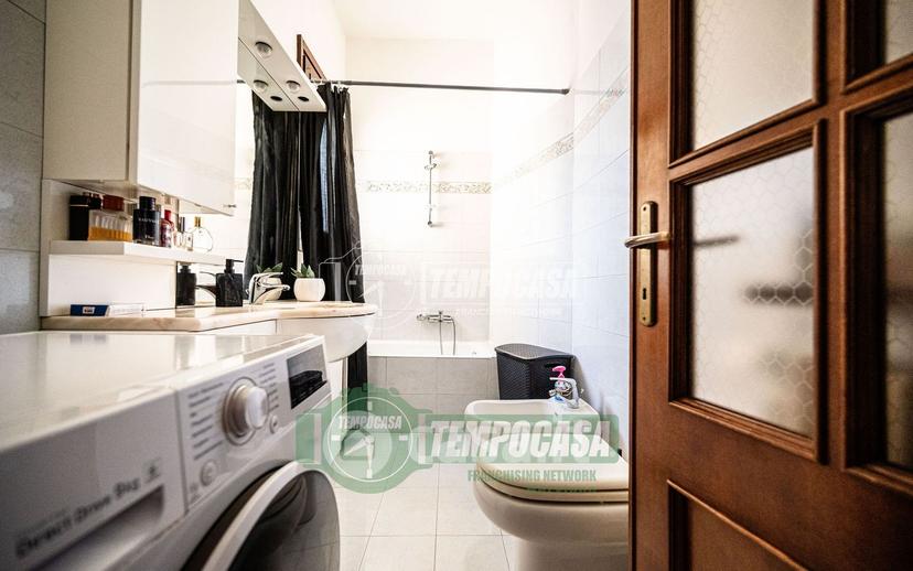 Trilocale in Via Ottaviano C. Augusto 7 — foto 8 di 25