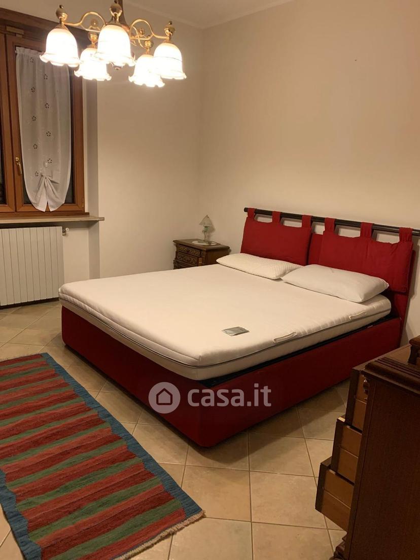 Stanza in Via IV Novembre 5 — foto 7 di 14
