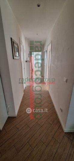 Appartamento in Via Caduti del Lavoro — foto 2 di 31