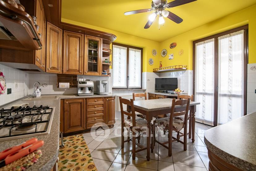 Villa in Via Sandro Pertini 21 — foto 16 di 83