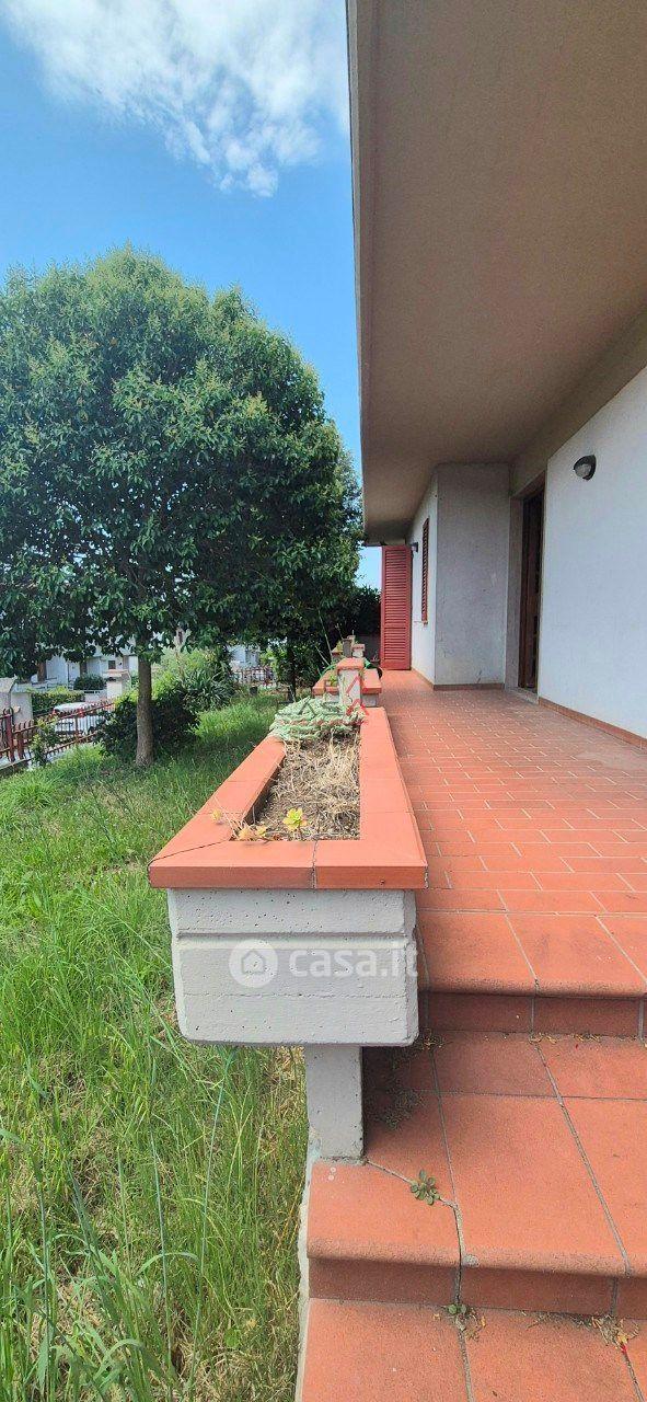 Villa in Via Eugenio Montale — foto 4 di 17