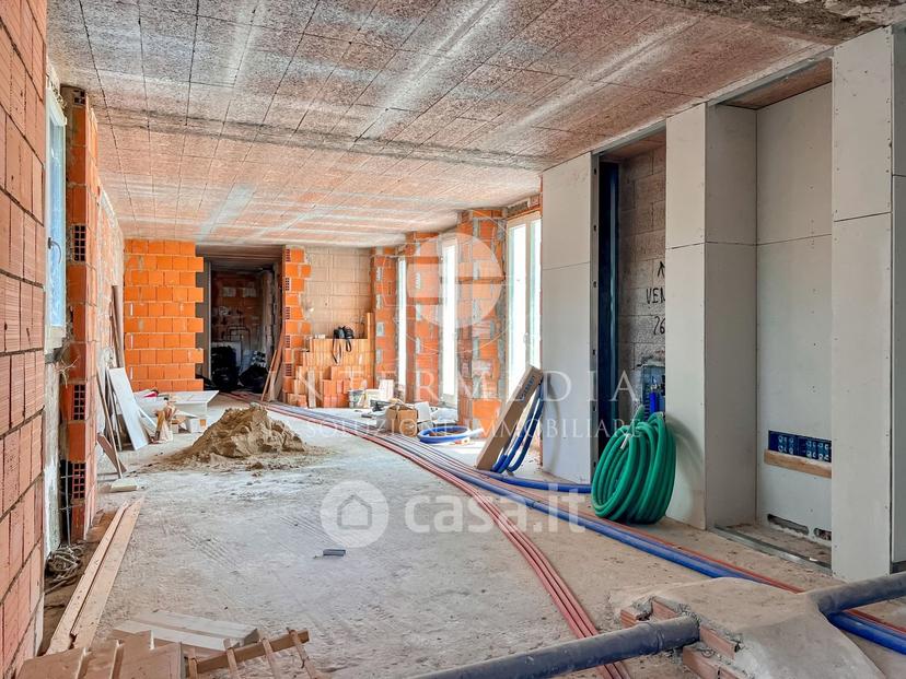 Quadrilocale in Via Lario 2 — foto 8 di 41