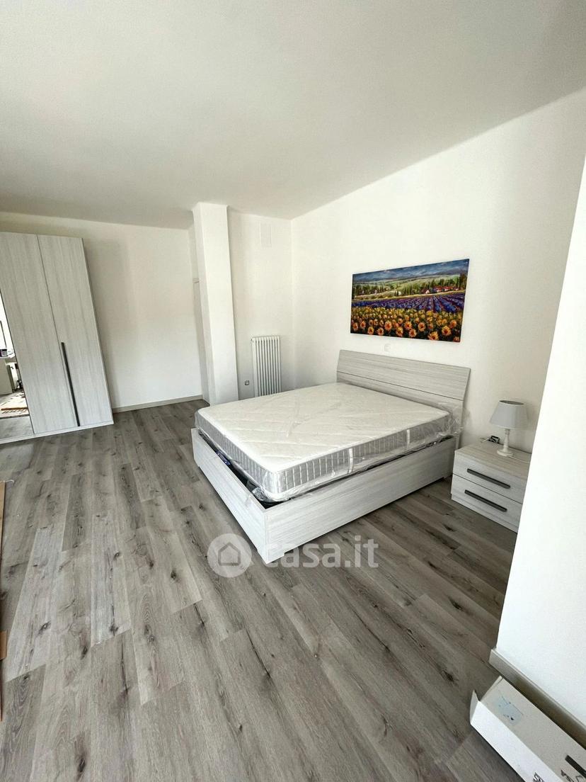 Stanza in Via G. Verdi 8 — foto 3 di 7