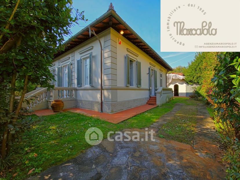 Villa in Via C. Cavour 1 — foto 7 di 30