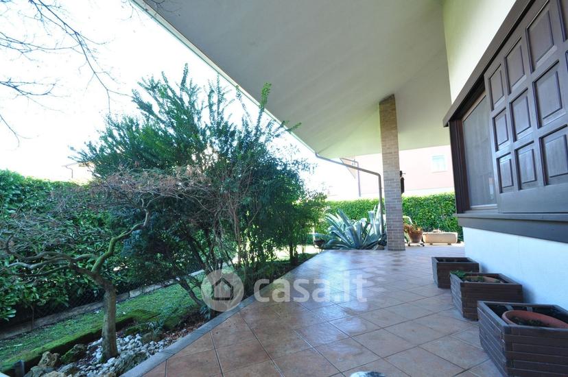 Villa in Via Leonardo da Vinci 35 — foto 27 di 42