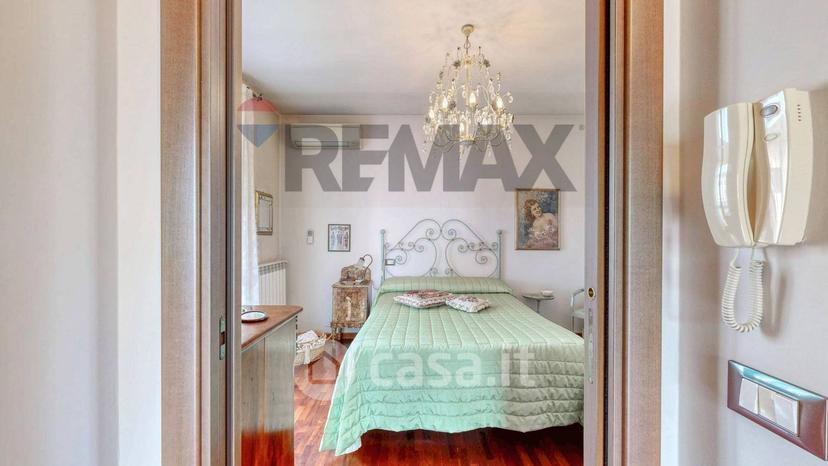 Villa in Via Fratelli Rosselli — foto 8 di 74